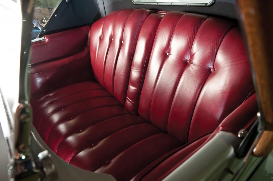 Интерьер Packard Eight Dual Cowl Sport Phaeton 1934 года  (фото 7 из 23)